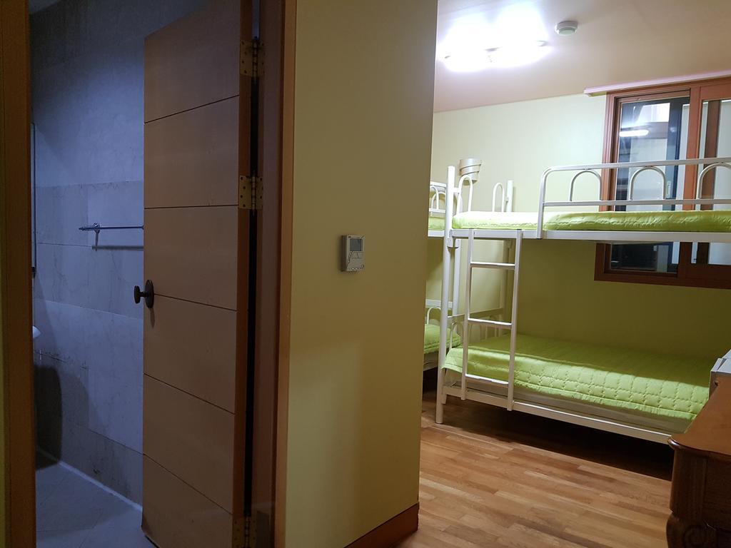 Hostel Lyndon Jeju Extérieur photo